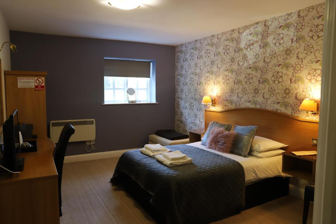 The Red Lion & Cellar Room, Betchworth Bilik gambar