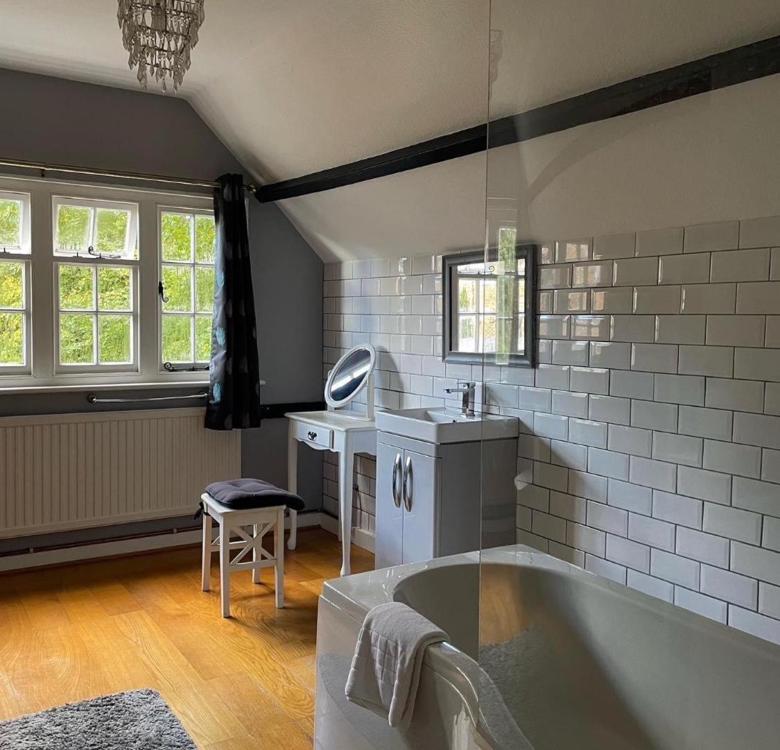 The Red Lion & Cellar Room, Betchworth Luaran gambar
